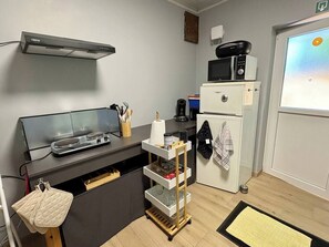 Fridge, microwave, coffee/tea maker, cookware/dishes/utensils