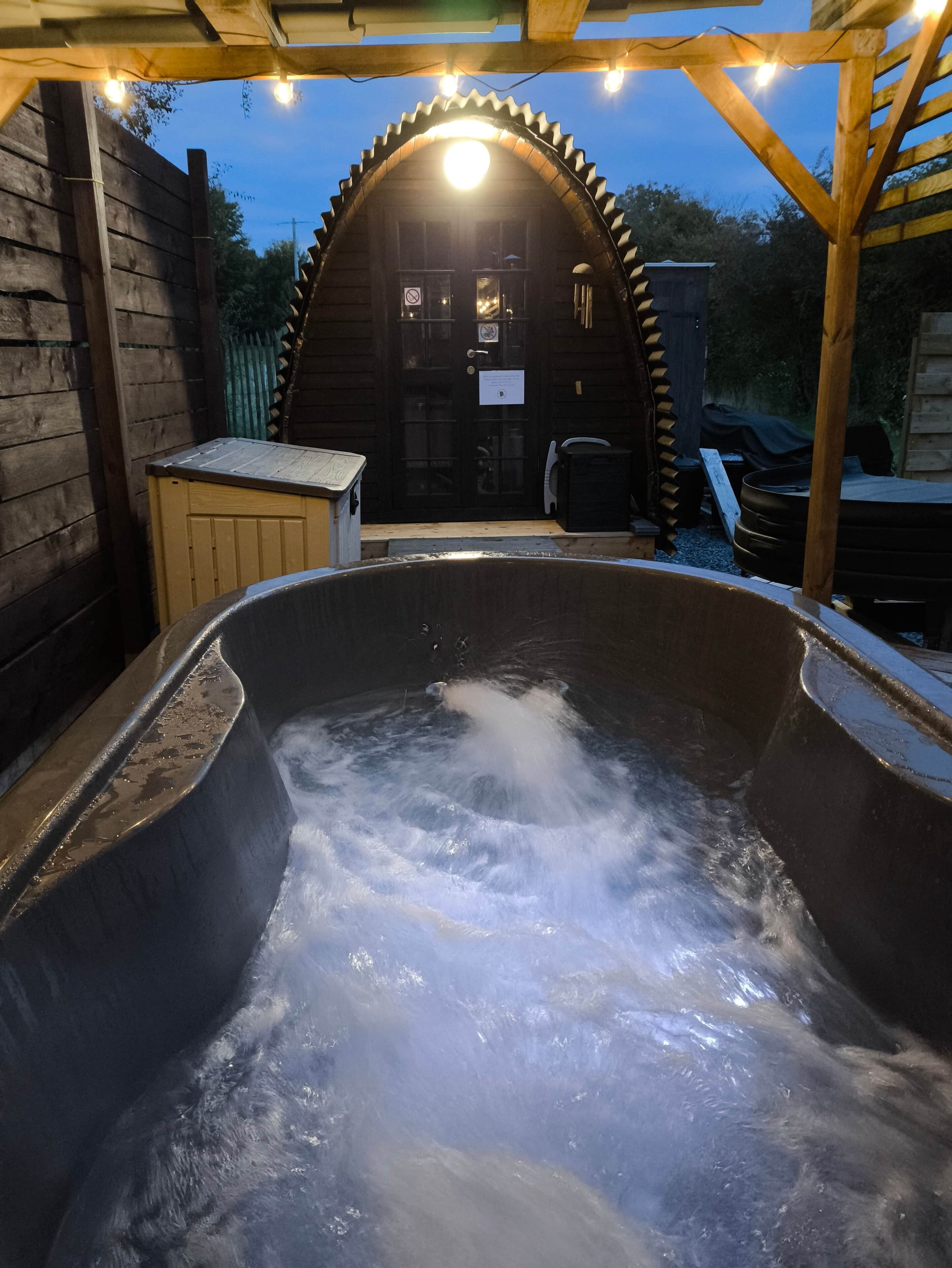Outdoor spa tub