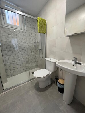 Shower, towels