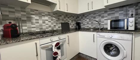 Fridge, microwave, oven, coffee/tea maker