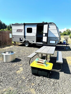 Outdoor dining - Fore Fun Camper At Riverwoods Golf Course! (Raymond)
