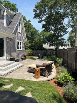 Terrace/patio - Coastal modern Falmouth home near the beach (Falmouth)
