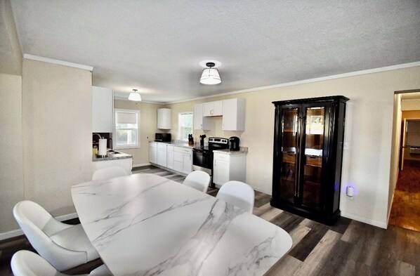 تناول الطعام