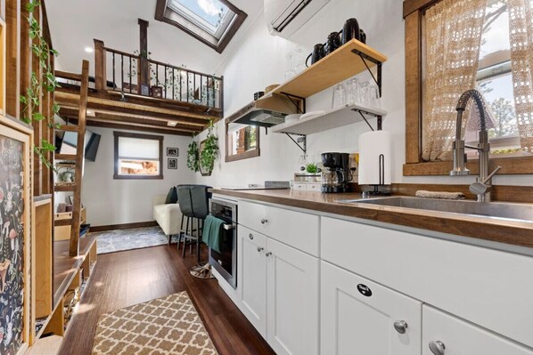 Frigorífic, microones, forn i placa de cuina