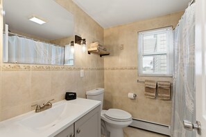 Hårføner, håndklær og toalettpapir