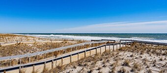 Stylish Seaside Home with Parking beach passes and 3/5-minute walk to the beach