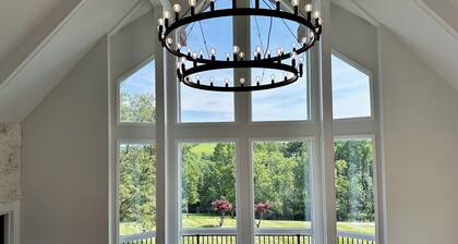 White Pines Lodge-360° views, spacious, serene, spa-like master en suite