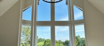 White Pines Lodge-360° views, spacious, serene, spa-like master en suite