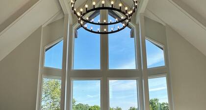 White Pines Lodge-360° views, spacious, serene, spa-like master en suite