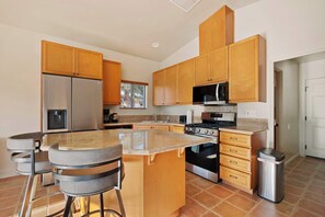 Studio, Patio, Garden View (Casita 86153) | Private kitchen