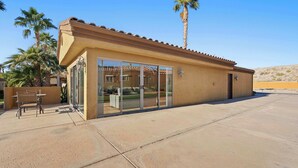 Exterior - Casita 86153 - Sofa Sleeper Only (Coachella)