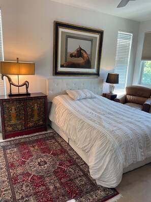 3 soverom, strykejern/-brett, internettilgang og sengetøy