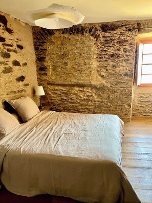 2 quartos, Wi-Fi de cortesia, roupa de cama