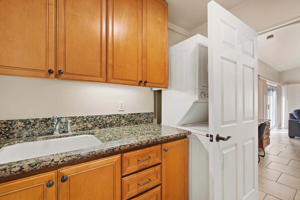 Studio, Patio, Garden View (Casita 44473) | Laundry