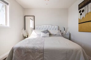 3 chambres, fer et planche à repasser, Wi-Fi, draps fournis