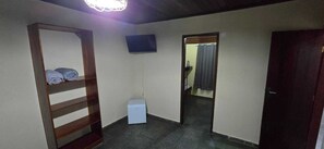 Chambre Quadruple Standard | Wi-Fi gratuit