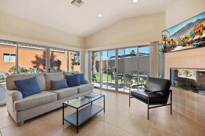 Interior - Casita 44456 - Resort Perks! (Coachella)