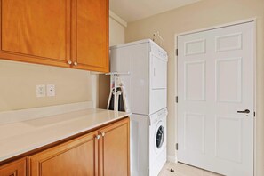 ハウス ベッド (複数台) パティオ ガーデンビュー (Casita 44456) | ランドリー