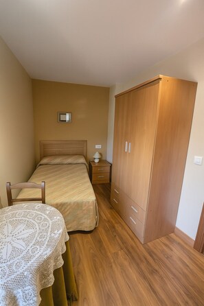 Standard Single Room | Free WiFi - Pension Gelin  (Carrizo De La Ribera)