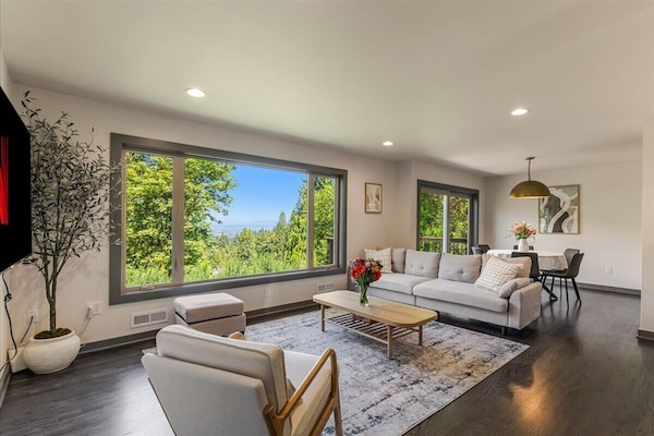 Smart-TV, BĂŒcher, Arbeitsbereiche, Computerbildschirme