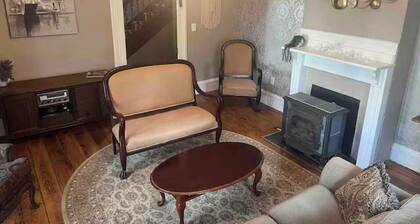 Spacious 5-bedroom pet friendly house with WiFi, AC in charming Oliver Springs