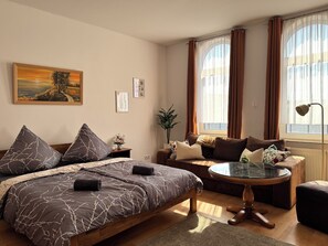 3 dormitoris, escriptori, planxa i posts de planxar i wifi gratuïta 