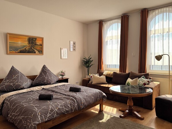 3 bedrooms, desk, iron/ironing board, free WiFi