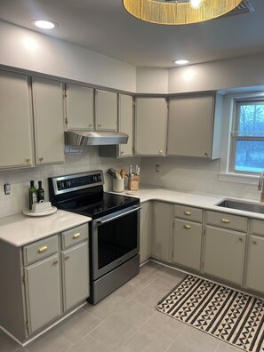 Frigorífic, microones, forn i placa de cuina