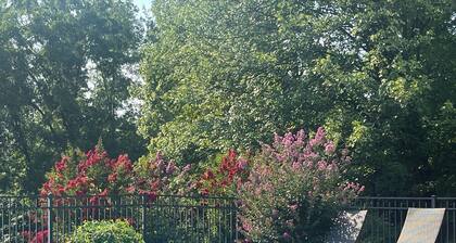 Pool, Hot Tub , 4-bedroom house in charming Dover with WiFi, AC. Enjoy your stay