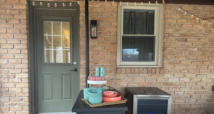 Pool, Hot Tub , 4-bedroom house in charming Dover with WiFi, AC. Enjoy your stay