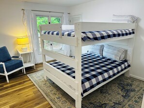 3 bedrooms, desk, iron/ironing board, travel crib - Lakefront Home w/Private Dock, Hot Tub, Firepit, Kayaks, Pet Friendly, Sleeps 8 (Bracey)