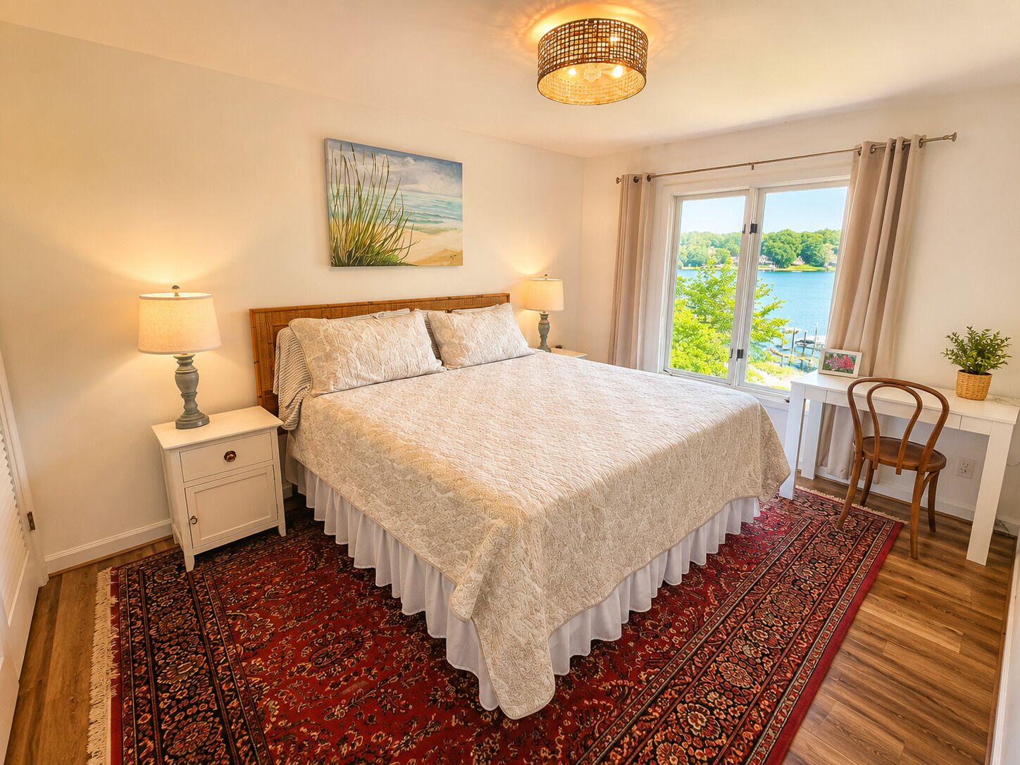 3 bedrooms, desk, iron/ironing board, travel cot