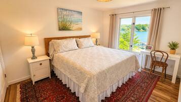 3 bedrooms, desk, iron/ironing board, travel cot