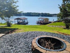 Property grounds - Lakefront Home w/Private Dock, Hot Tub, Firepit, Kayaks, Pet Friendly, Sleeps 8 (Bracey)