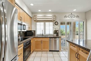 Frigorífic, microones, forn i placa de cuina 