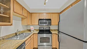 Micro-ondes, four, plaque de cuisson, lave-vaisselle