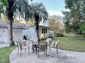 Outdoor dining - Perfectly Park Circle (N. Charleston)