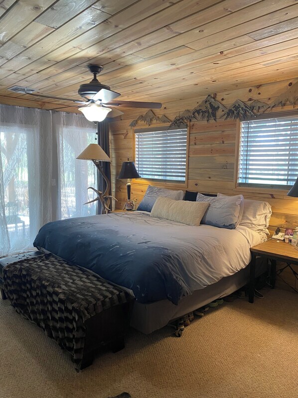 3 bedrooms, desk, iron/ironing board, free WiFi