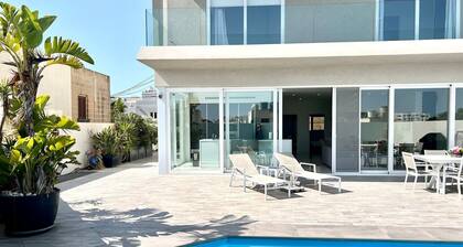 Villa Ixoria Unit 1 with Private Pool by ArcoBnb