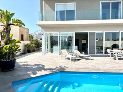 Villa Ixoria Unit 1 with Private Pool by ArcoBnb