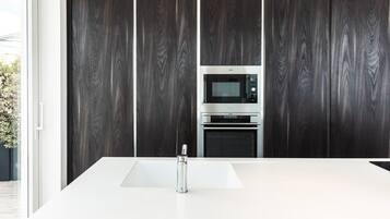 冰箱、微波炉、烤箱、炉灶