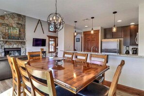 Dining - Mountain Escape next to Camelback Resort! Ideal for Families and Big Groups (Tannersville)