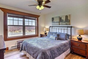 4 bedrooms, iron/ironing board, free WiFi, bed sheets