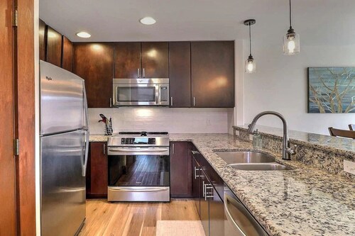 Camelback in your backyard! 4BR Townhome/3 Full Bath w/Mountain Views!