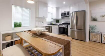 Stylish Long Beach Retreat - Walk to Beach & Bars!