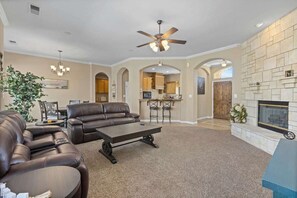 Smart TV, fireplace, stereo