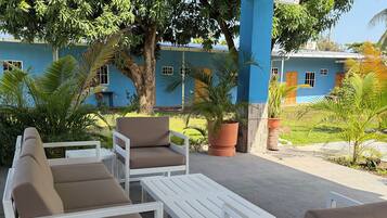 Bar junto a la piscina