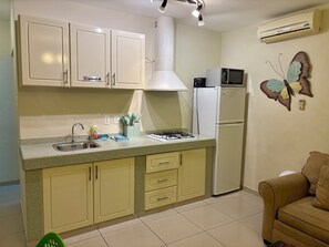 Fridge, microwave, stovetop, cookware/dishes/utensils