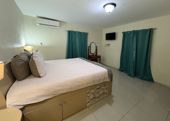 1 chambre, fer et planche à repasser, Wi-Fi gratuit, draps fournis