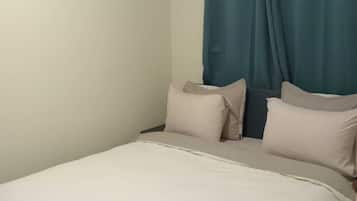 3 habitaciones, tabla de planchar con plancha, wifi y ropa de cama